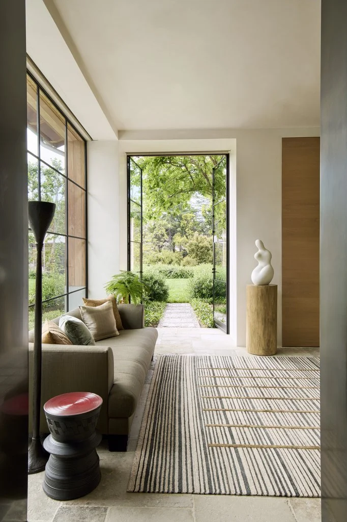 https://www.veranda.com/decorating-ideas/house-tours/a60314511/michael-s-smith-los-angeles-house/ 
