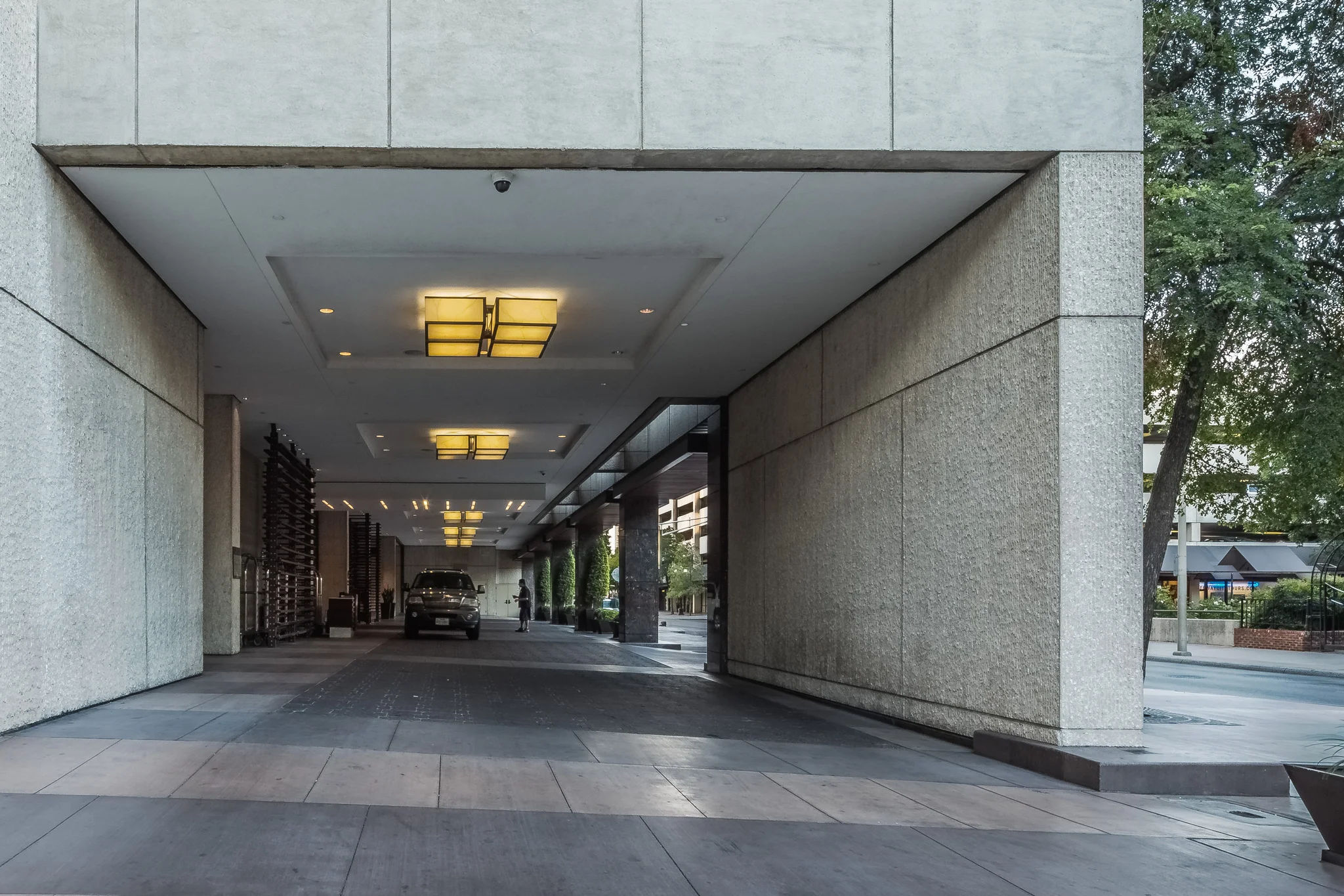 Hyatt-Regency-Breezeway.jpg