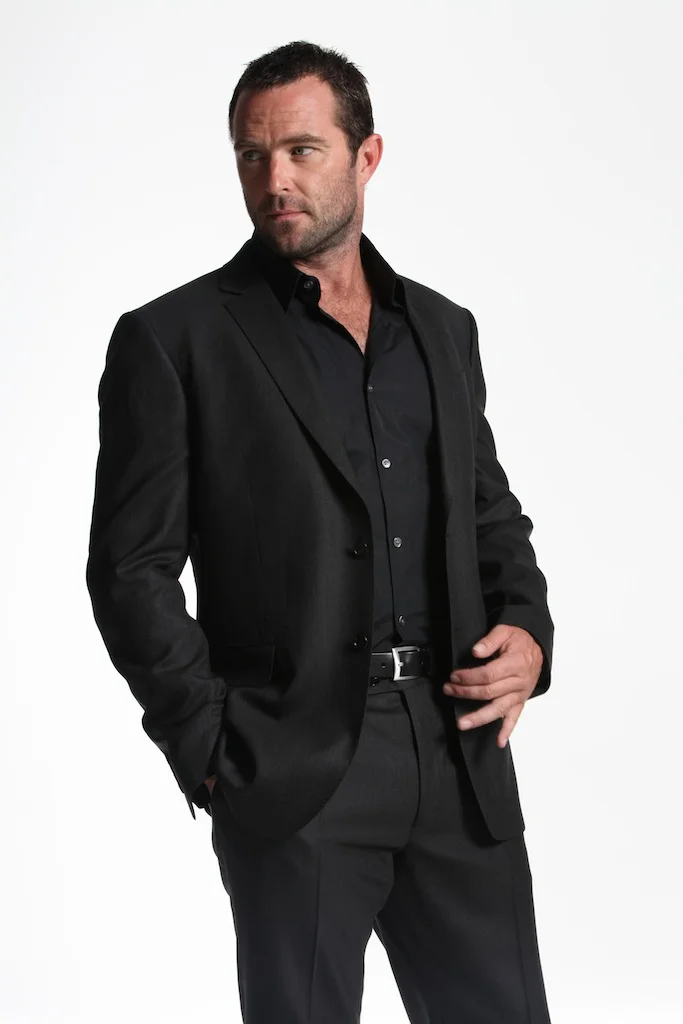 SullivanStapletonBurryberry suit.JPG