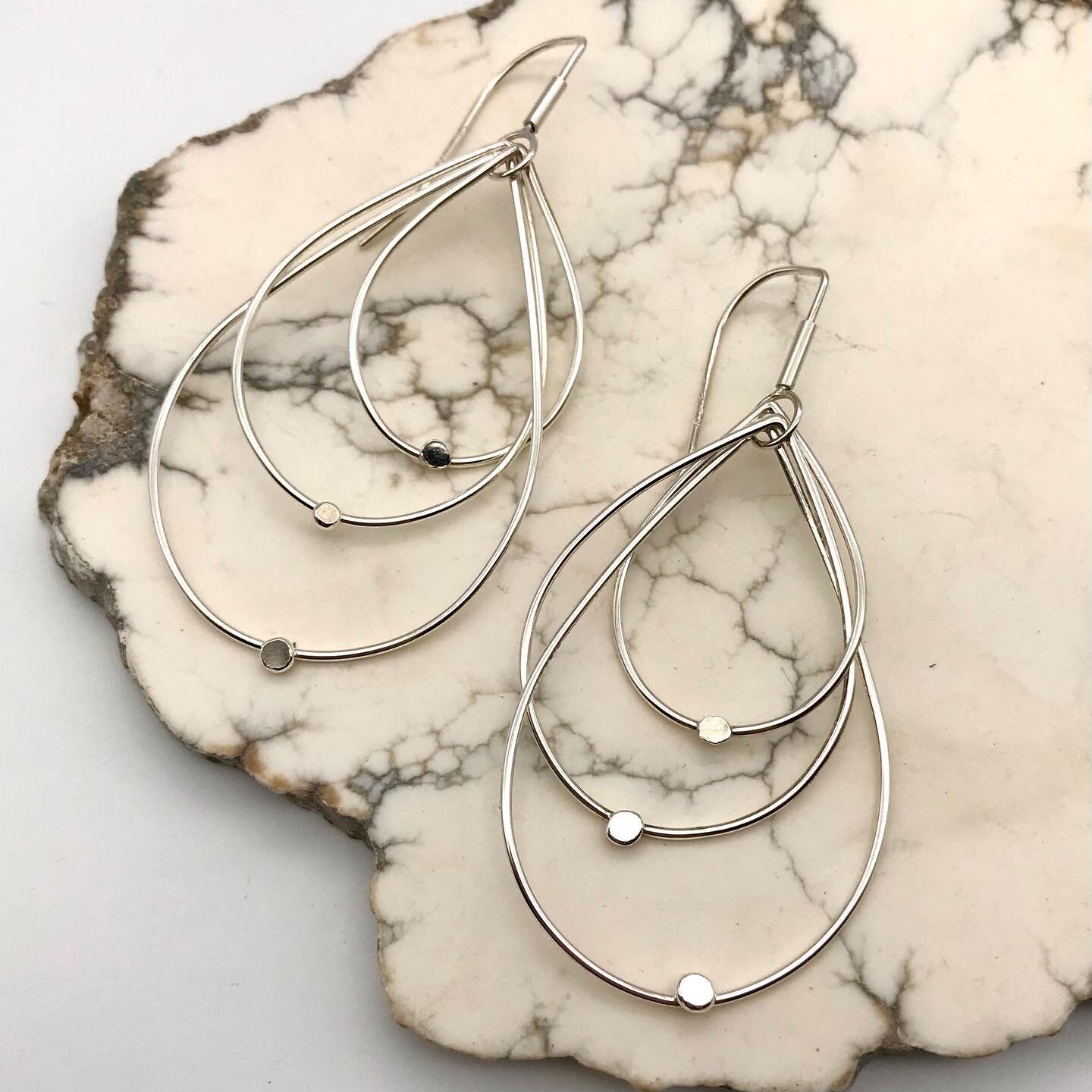 It&rsquo;s getting warmer which is perfect weather for big hoops! Yay! #hoopearrings #sustainablejewelry #recycledsterlingsilver #handmade #megtangjewelry www.megtang.com