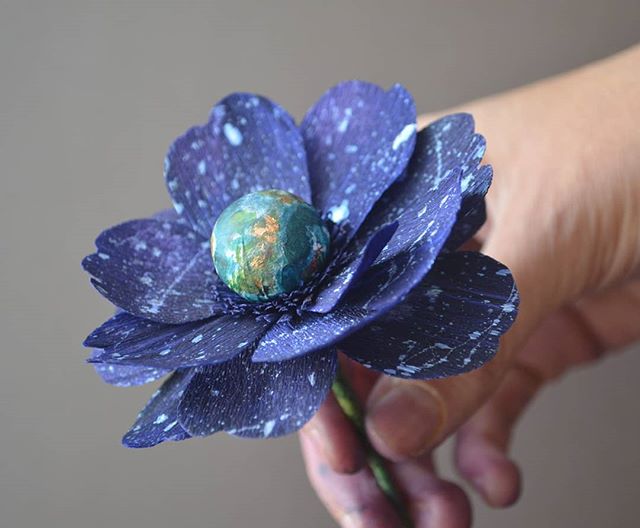 🌍🌎🌏 Beautiful planet Earth, we don't deserve you 🌏🌎🌍
Hermoso planeta tierra, no te merecemos .
.
#earthday #madewithlia #paperflowers #paperart #papercraft #bostonpaperflorist #paperbouquet #bostonpaperflowers #paperflorist #madetocreate #imsom