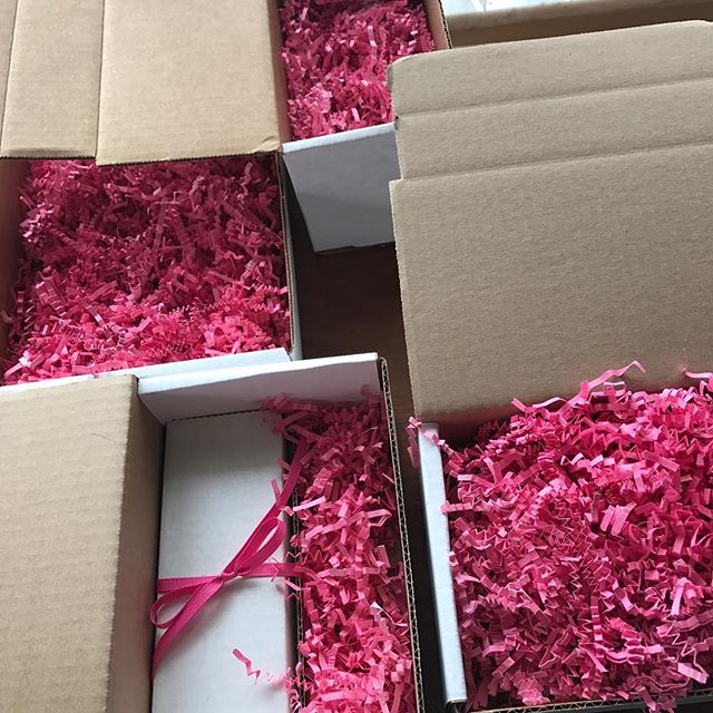 Prepping boxes... 🎀 #mycurrentsituation #glambychenesebean #shipping #happyholidays #glaminabox #glamboxedin #lipcollection #makeupartist #mua #shippingcenter #doingitmyself #cincinnati #cincinnatiohio #daytonohio #boxes