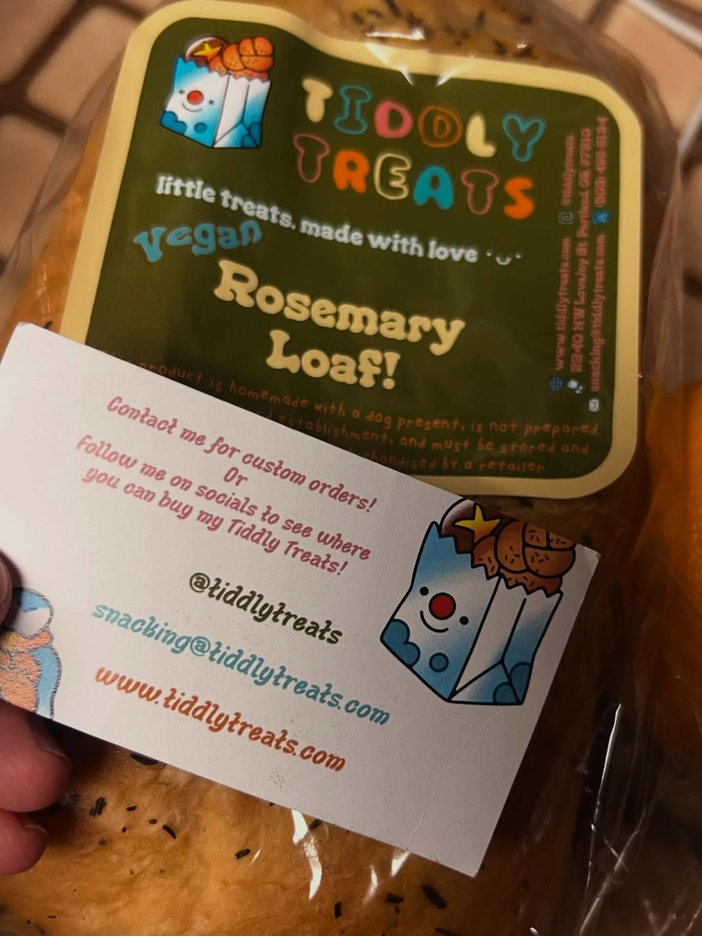 If you&rsquo;re looking for delicious vegan bakes in PDX check out @tiddlytreats - they are baking for you right now! :) #veganpdx