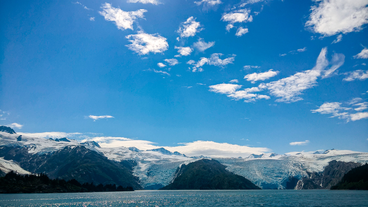 Then we started to actually see the glaciers and there was a real Game of Thrones vibe. It felt like the White Walkers were ready to come charging over those hills. (Shot with the Nokia Lumia 640 XL)