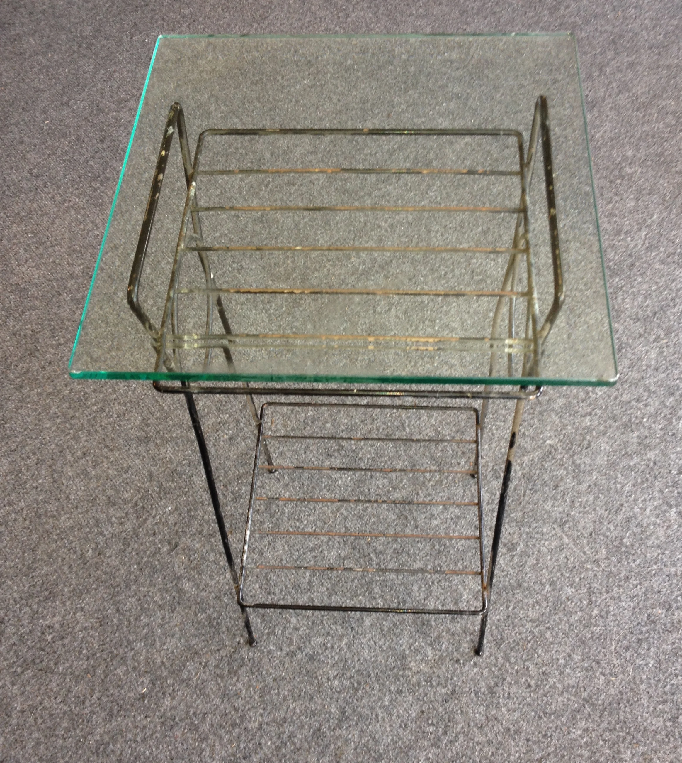 glass stand 2.jpeg