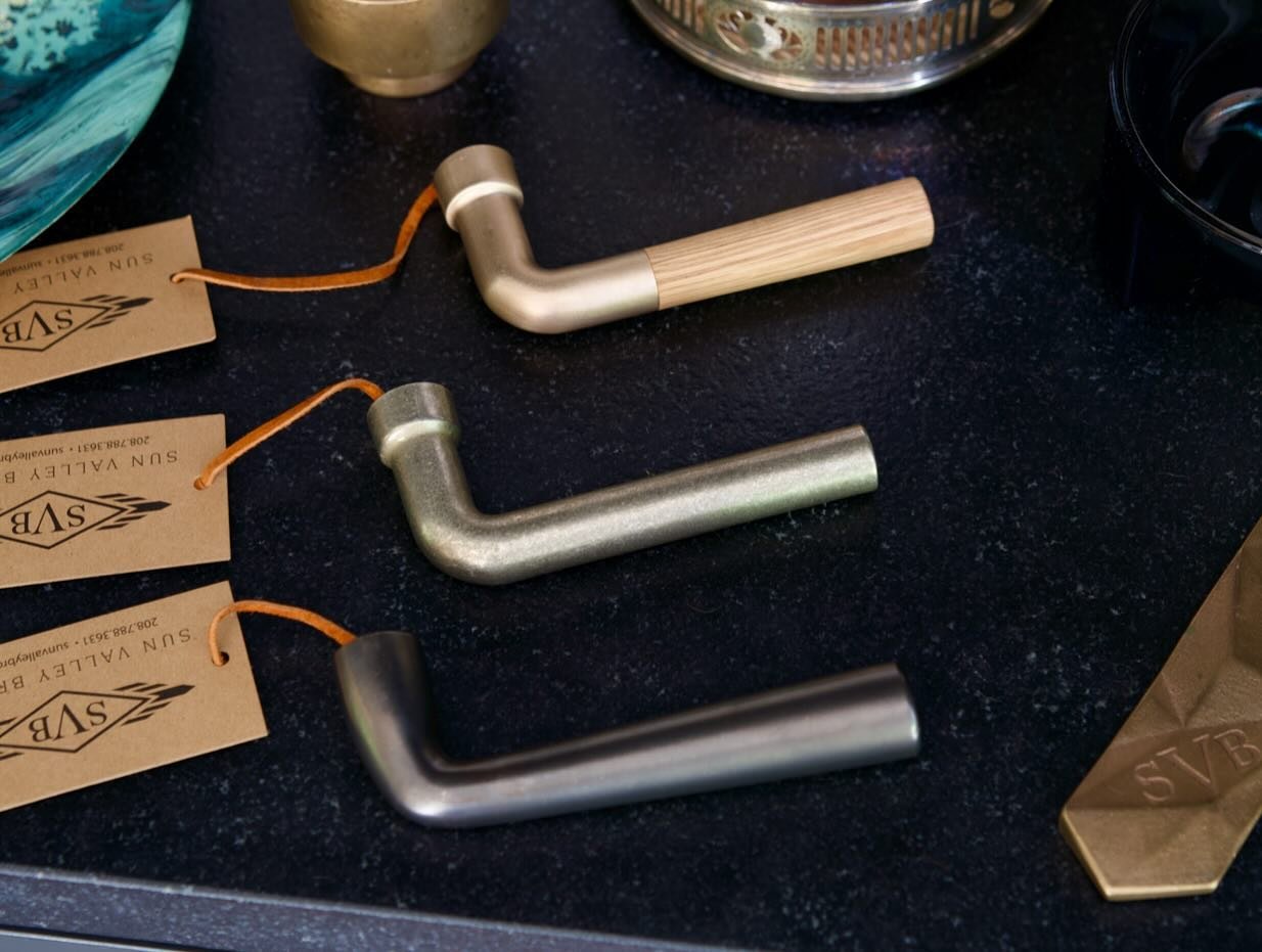 @sunvalleybronze Sample Levers for a new project with NAINOA Architecture and Interiors. 

L-W201 // S1 // White Oak
L-112 // W
L-119 // S3