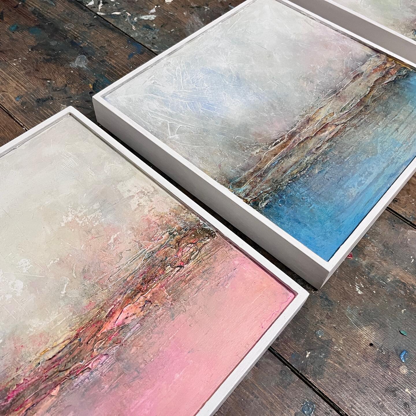 I love building up a collection of paintings and seeing how they work together with colour and tone.

#abstract #colour #seascape #landscape #paintings #art #contemporarypaintings #nature #artist #irishart #horizonart #colour #tone #pink #blue #red #