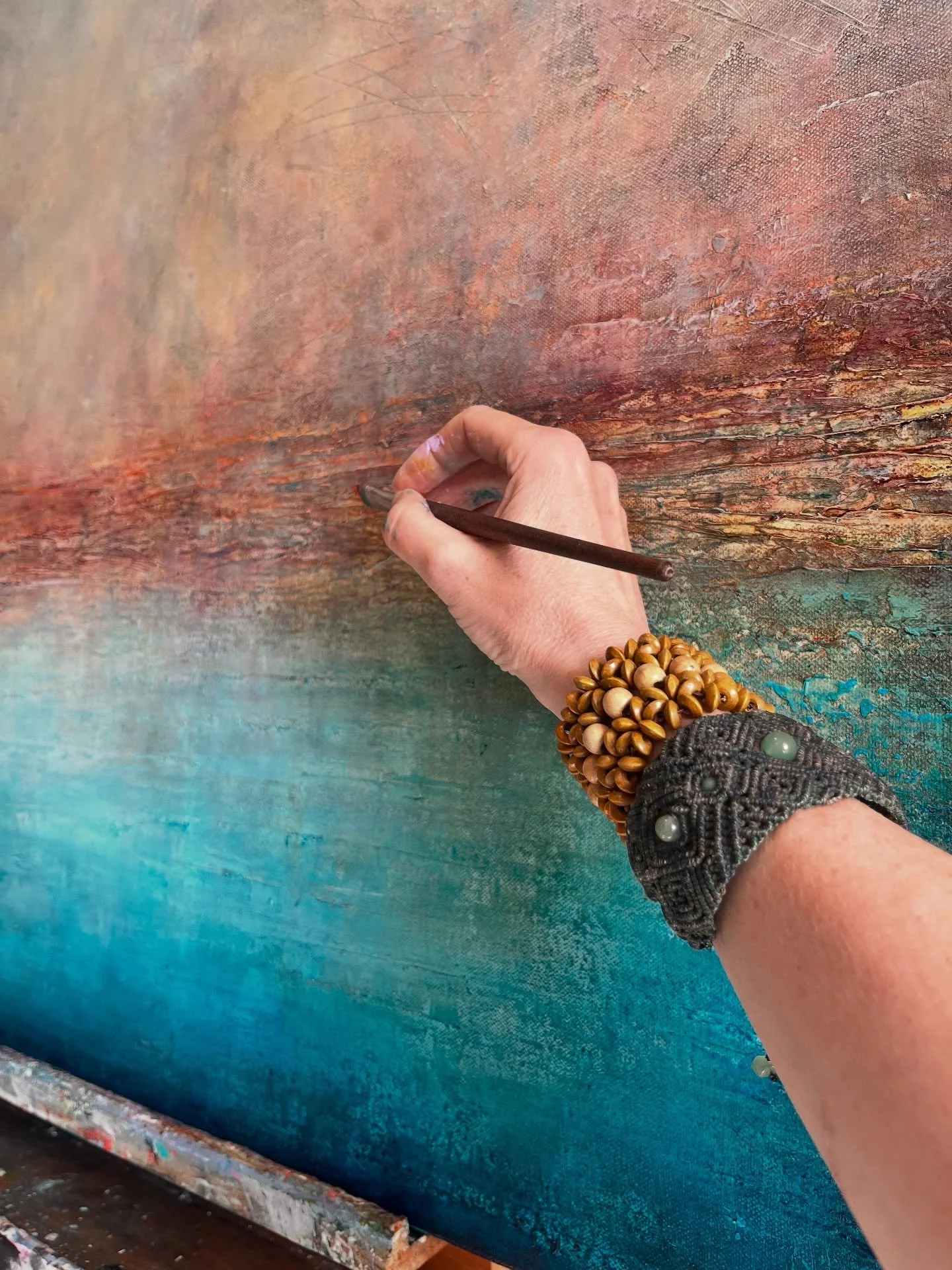 Things have been very busy lately with new commissions, gallery order requests, organising a workshop, the delivery of a new batch of greetings cards and meeting and chatting to visitors who come to my studio @thecourthousebushmills. September is one