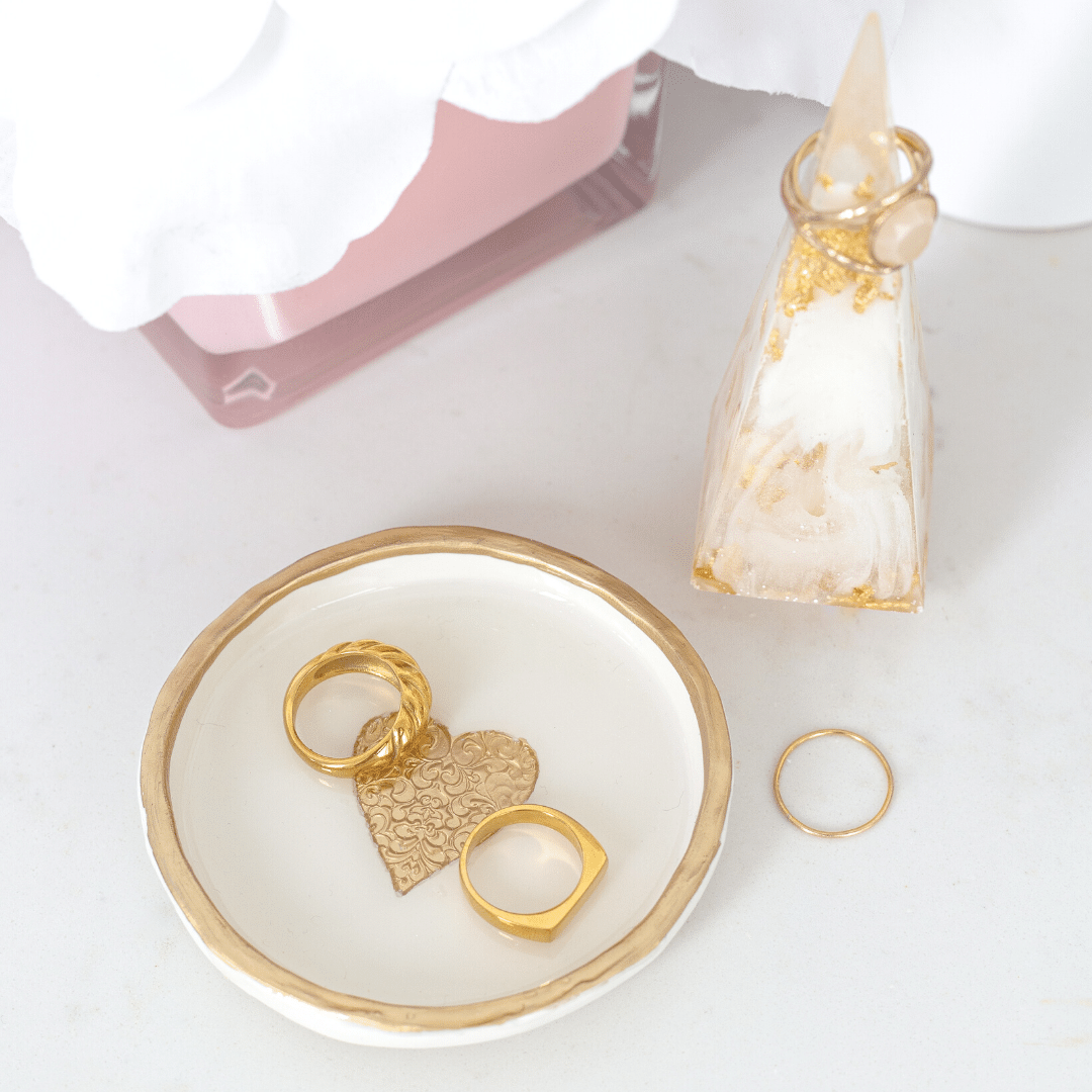 White ring holder & Heart ring dish.png