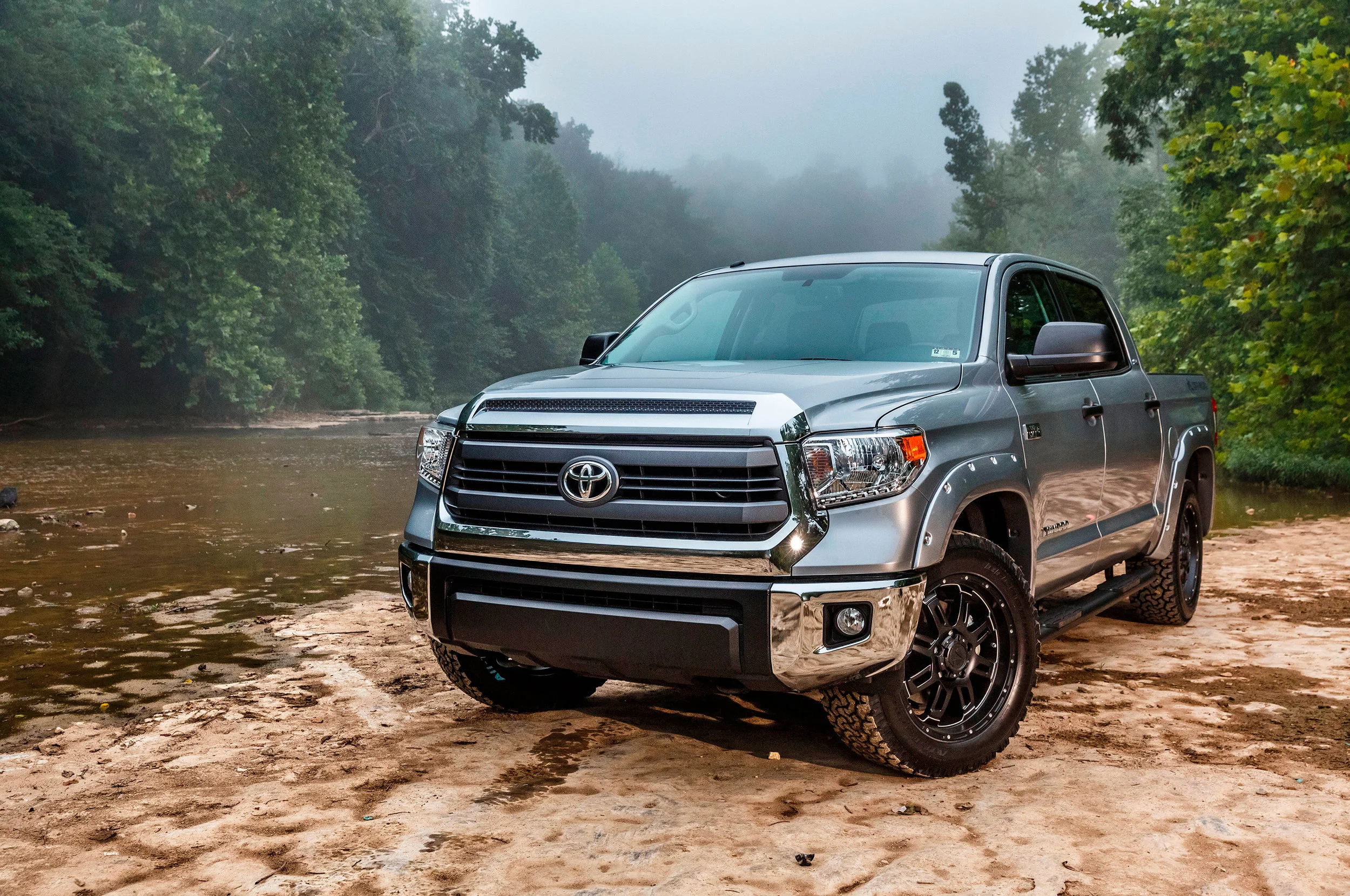 2015-Toyota-Tundra-Bass-Pro-Shops-front-View-water.jpg