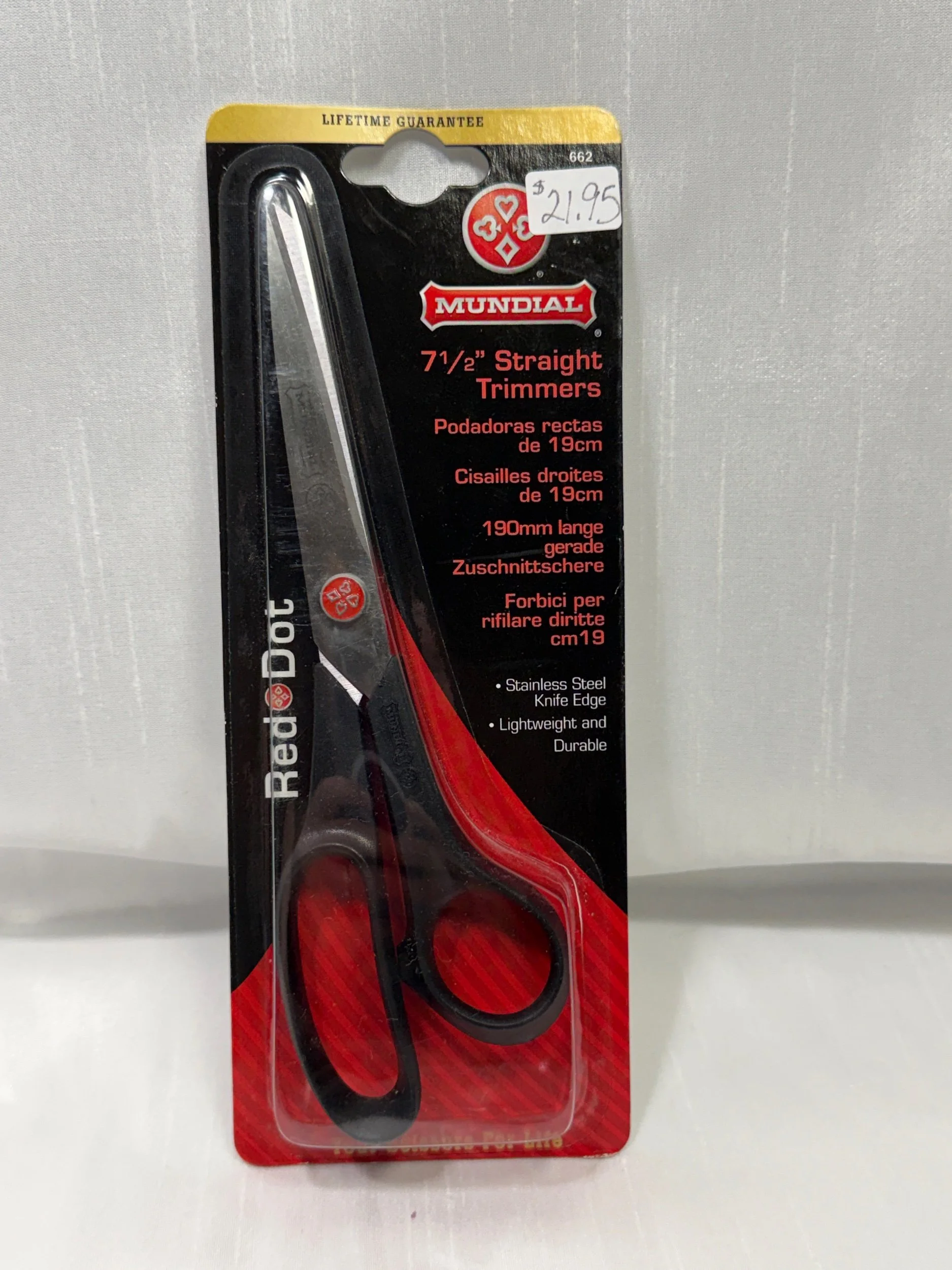 Mundial Scissor for sewing crafts quilting and all purpose sewing. Light weight and comfortable for all sewing projects