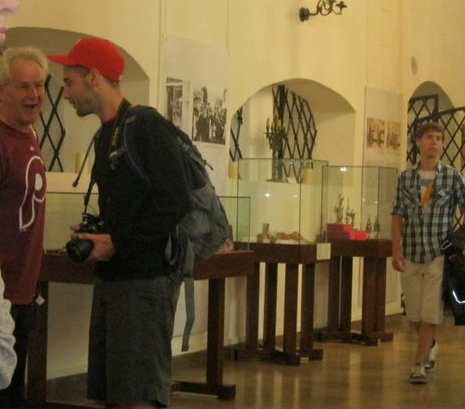 Rabbi Kress meets a fellow Philadelphia fan in a Prague Synagogue, while staffing NFTY in Israel in 2011.