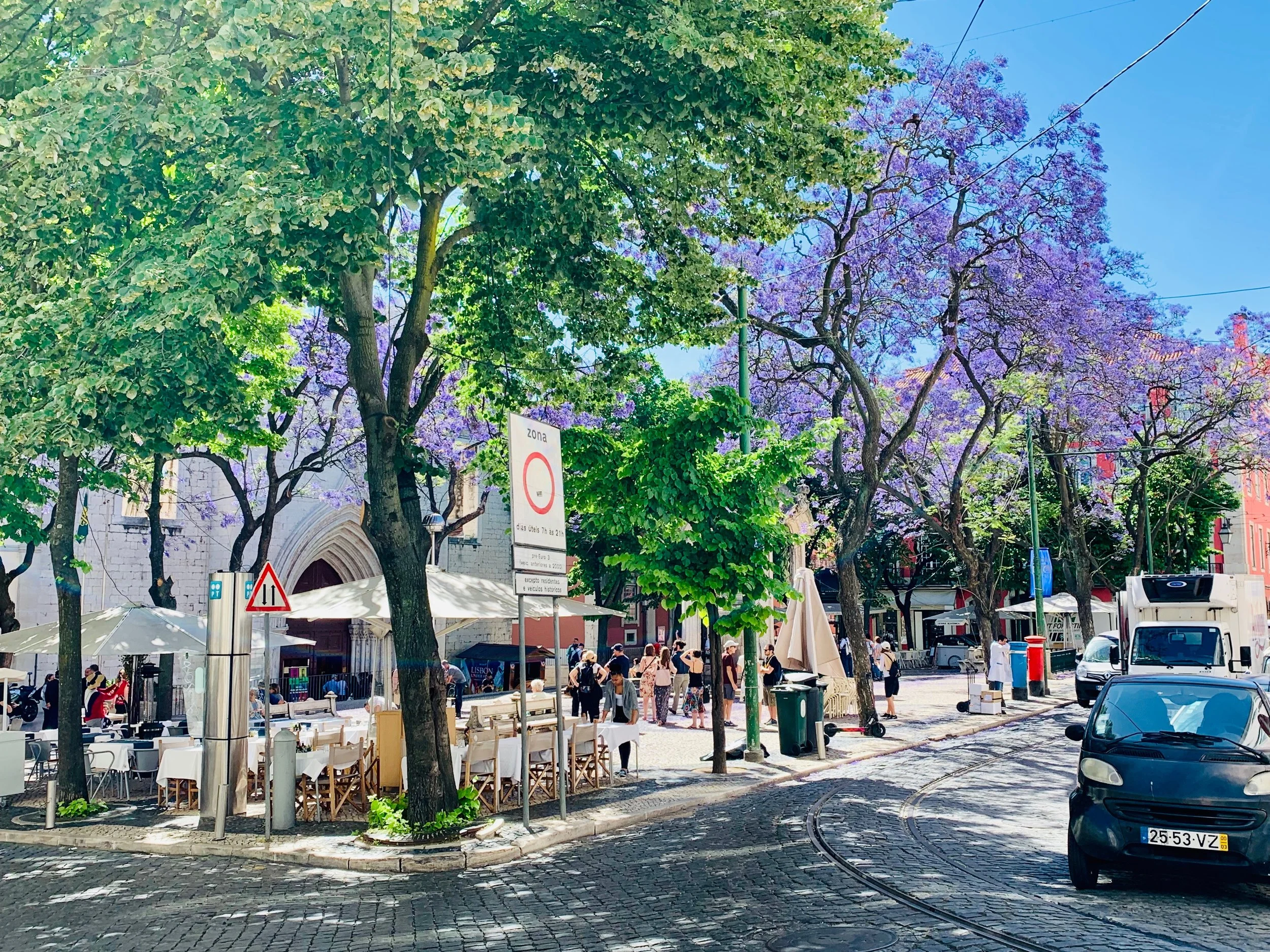 in front of Convento do Carmo