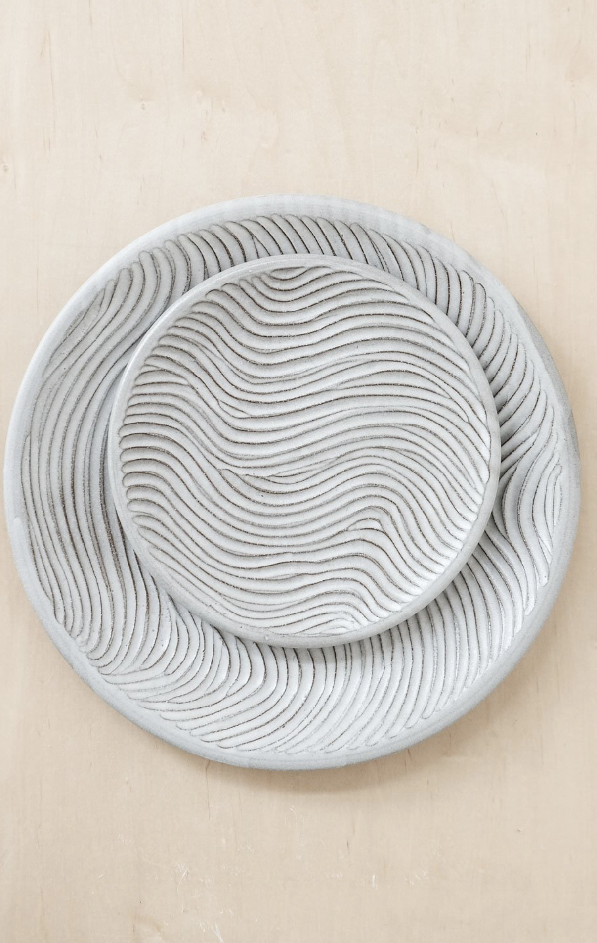  Carved Ceramic Platter - Dina No  