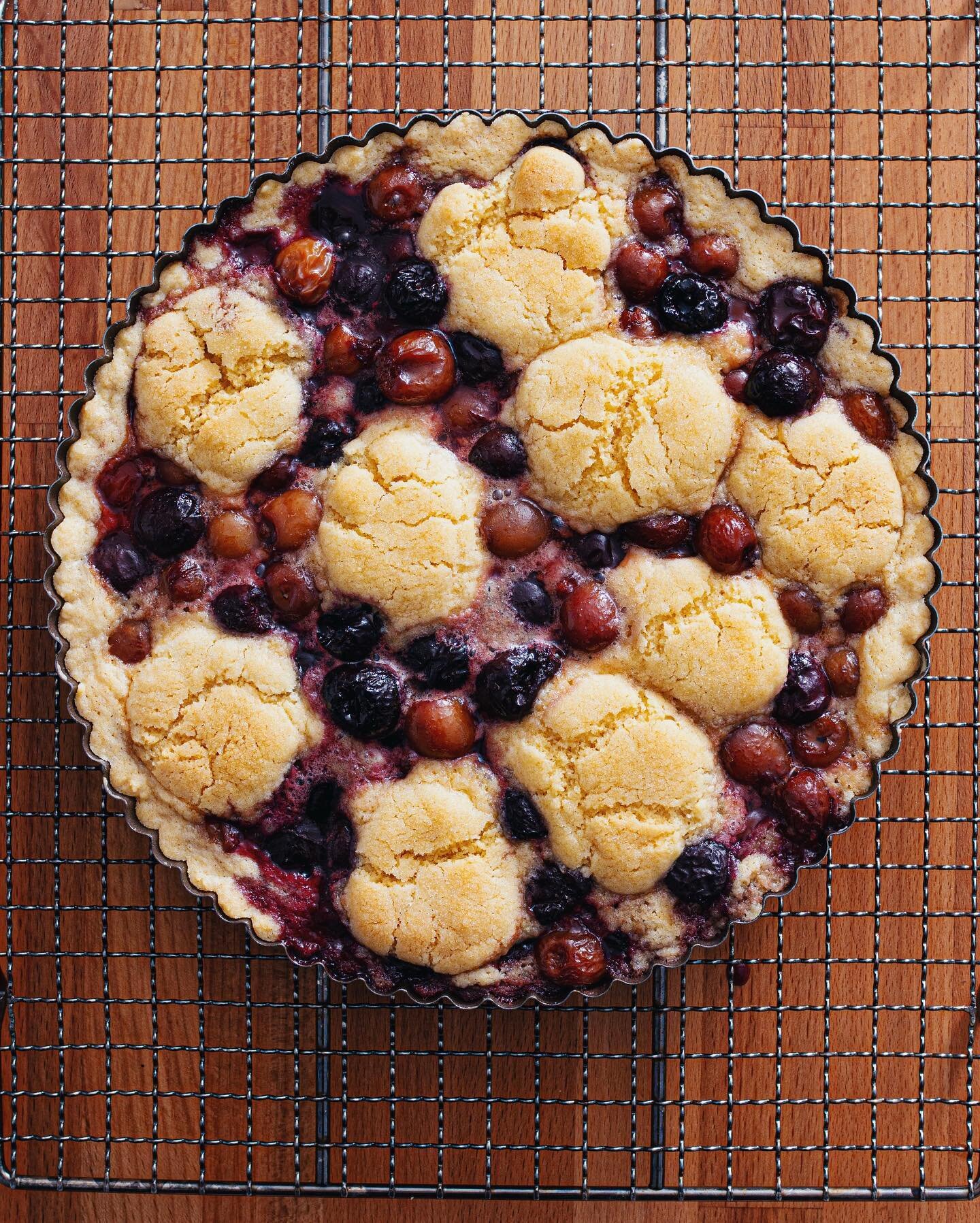 Worked out, did some gardening, took a nap, and made this Cherry Kuchen. Not the worst Friday. Stay cool out there ✌🏼