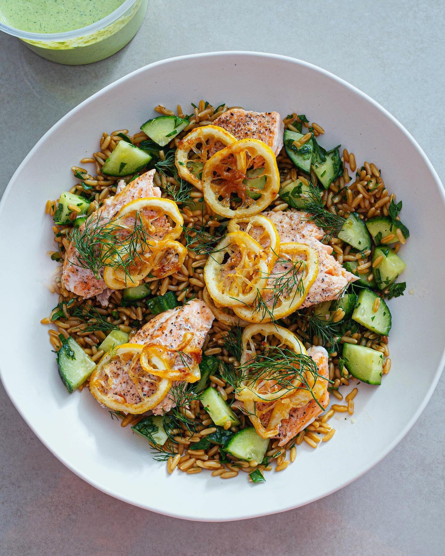 Grains, lemons, lots of herbs, cucumbers with a slow roasted lemony-dill salmon, and dill vinaigrette. Early dinner, packing, and trying to stay cool ✌🏼