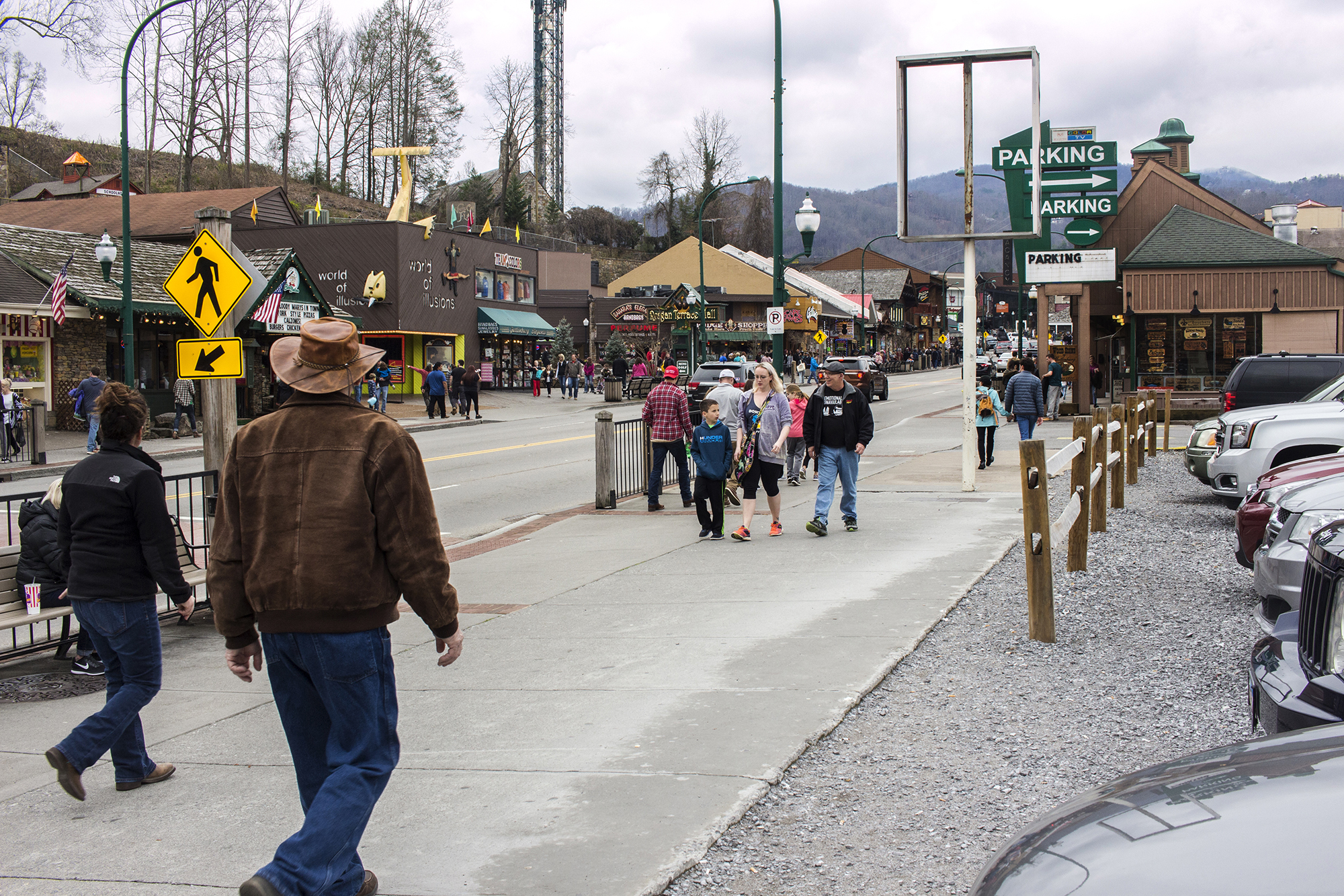 Gatlinburg, TN photography taken by Geena Matuson @geenamatuson #thegirlmirage, March 2018.