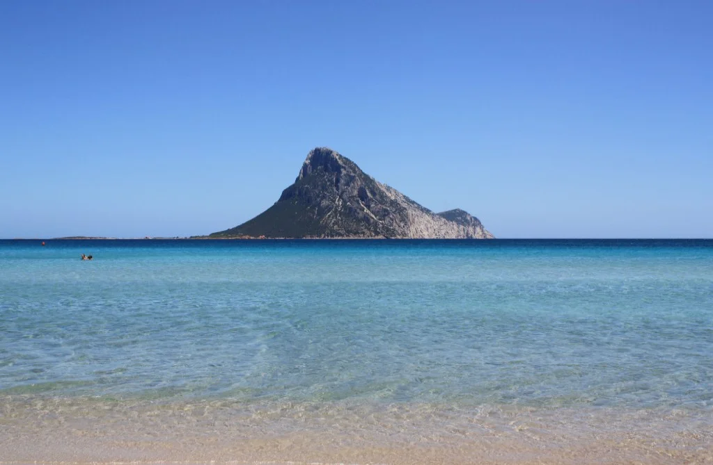 3_spiaggia_porto_taverna_sardegna.jpeg