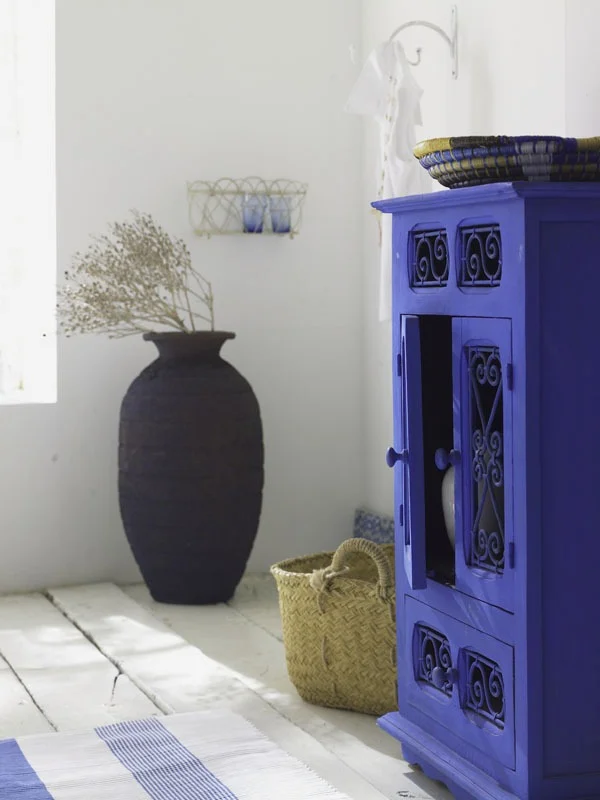 blauer-schrank+schale.jpg