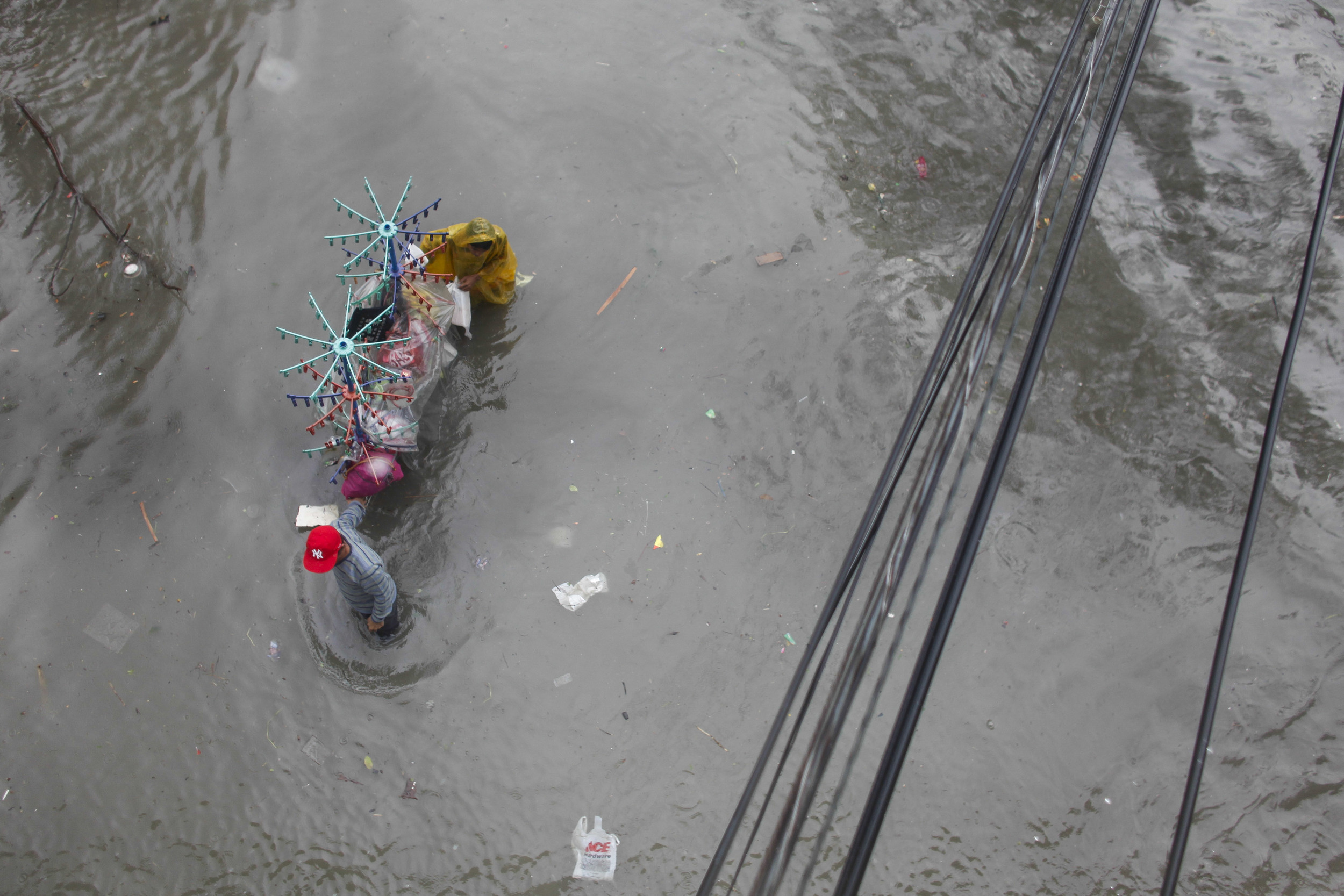  Men wade through floodwaters caused by monsoon rains in Sucat, Paranaque south of Metro Manila August 19, 2013. Heavy rain in the Philippine capital forced the closure of government offices, schools, banks and most private companies on Monday, and r