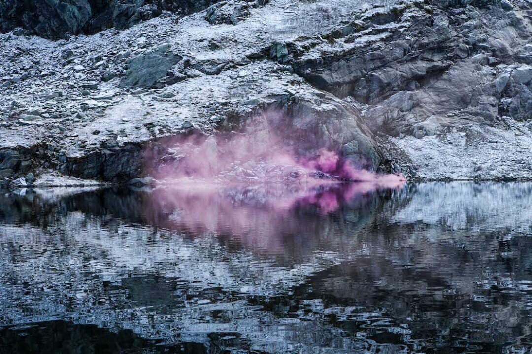 // the scent of ephemerality 
.
#art / #photography: #isabellechapuis and #alexispichot (@isabelleandalexis) 
.
.
.
#escforescent #scent #ephemeral #visions #untouchable #light #dream #fleeting #floating #liquid #form #past #presence #future #express