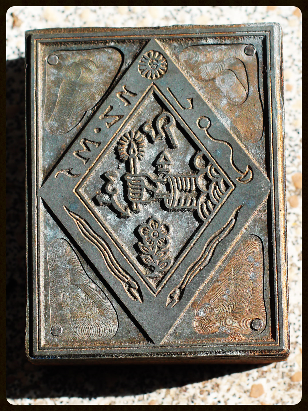 Talisman to discover lost treasure - Black Pullet