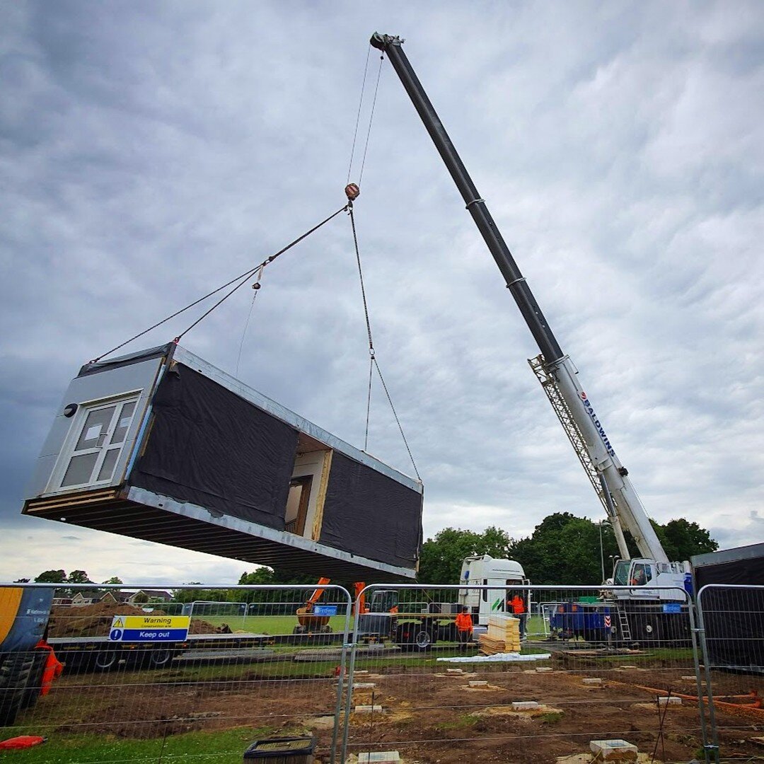 Great to see the first few modular units being lifted into position!

#offsiteconstruction #offsite #reds10ltd