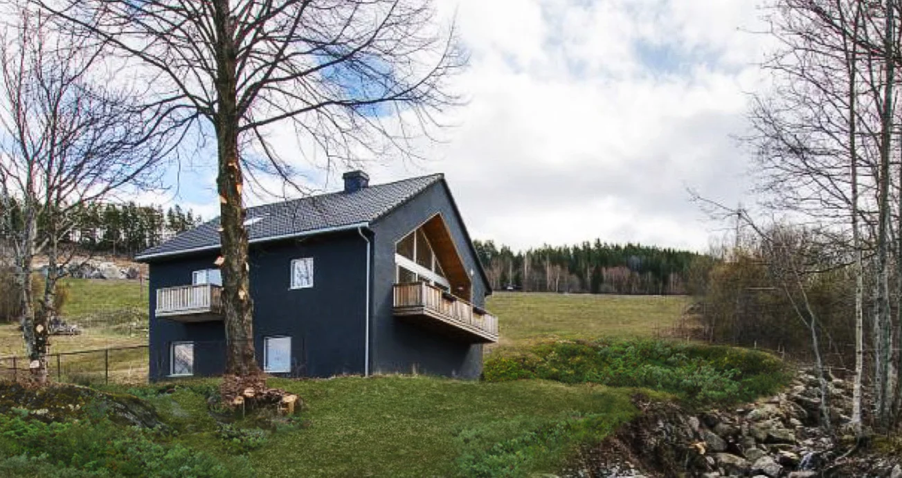 The house, from the neighbouring road
