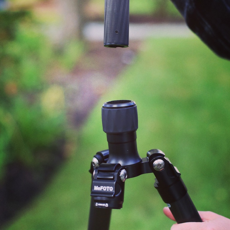 Slide the center column out. This is the top part of your monopod.