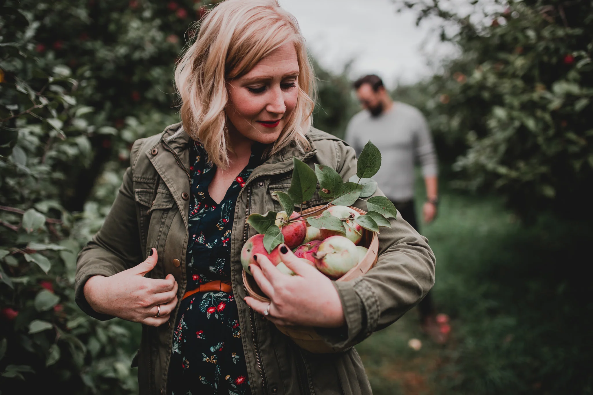 011-WEB-Jonathan-Kuhn-Photography-Elish-Nate-AppleOrchard-6537.jpg