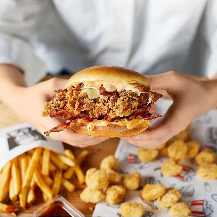 Fried chicken 🍗 meet bacon 🥓 and cheese 🧀 😋