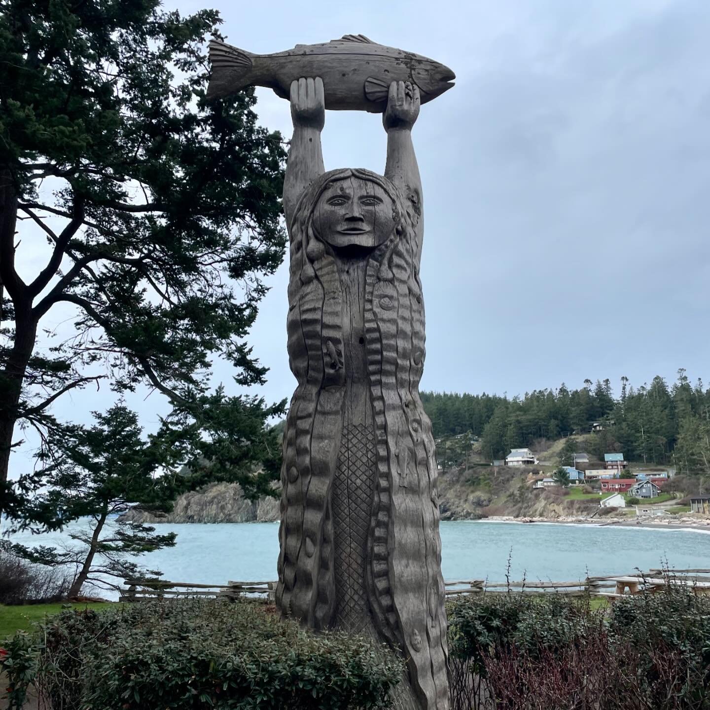 When Mae and I explored Anacortes on March 10th, we also went to Rosario Beach and checked out the Maiden of Deception Pass (aka Ko-kwal-alwoot), one of my favorite places in Washington. We also drove to the top of Mount Erie, the highest point on Fi