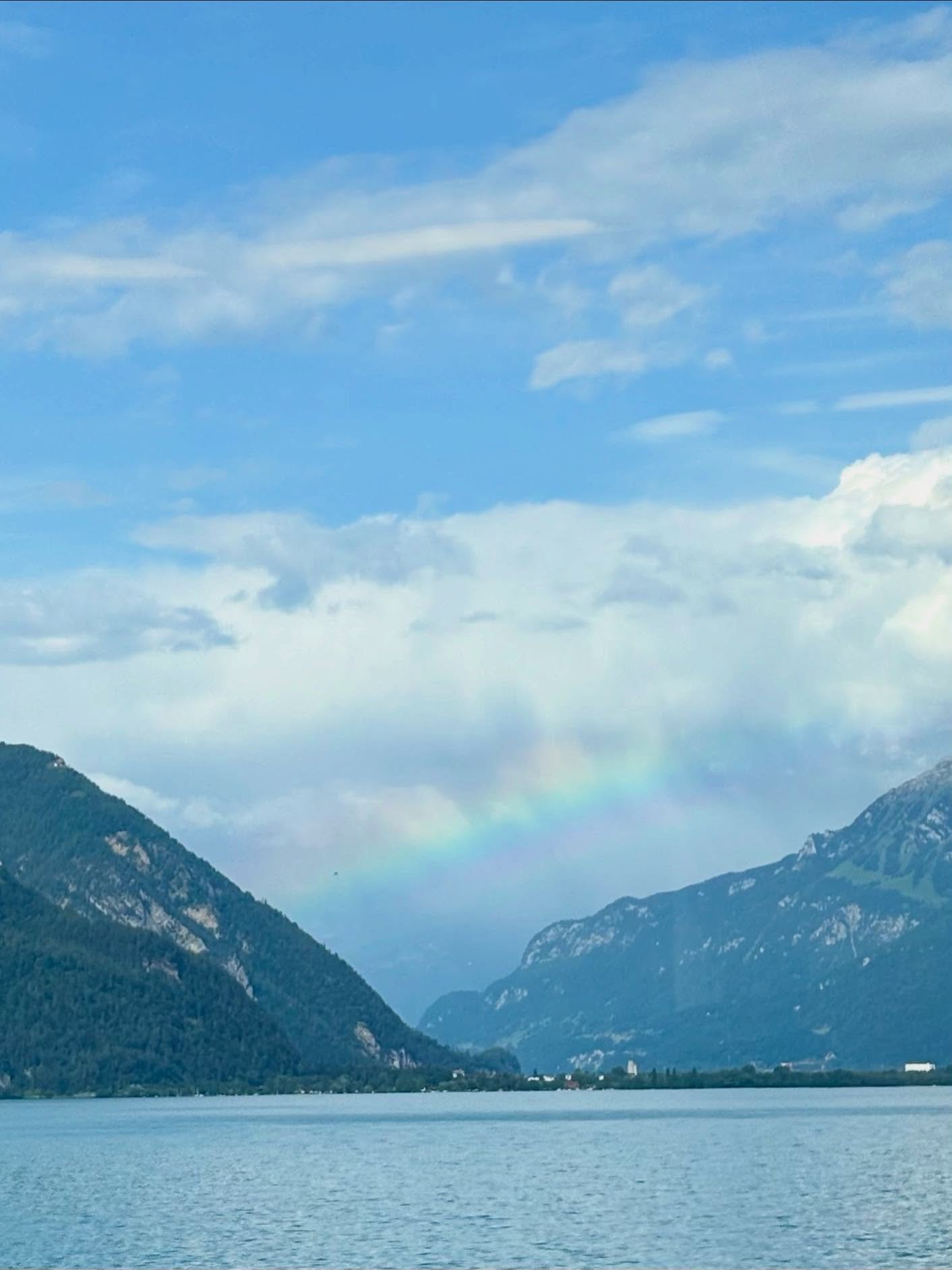 The train ride from Bern to Interlaken, as well as from Interlaken to Grindelwald, is full of beautiful scenery! One highlight is the Lake Thun, known as Thunersee in German. With the alps in the distance, the city of Thun, and the cute little towns 