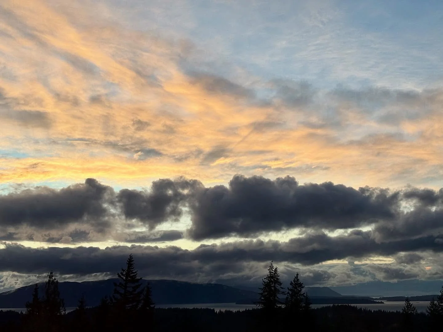Interesting and cool sunset last night with some lovely pastels above the heavy gray storm clouds and some cool cloud formations! 🌅