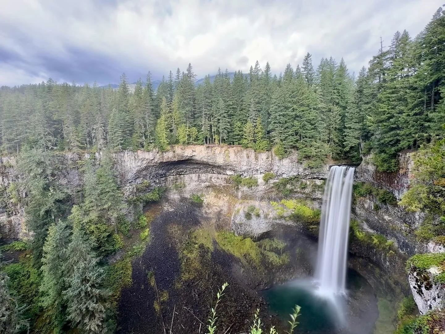 Sea To Sky Highway Van Rally
Day 5 &mdash; Part 1
Brandywine Falls is a spectacular 70-meter (230 ft) waterfall located on Brandywine Creek, which has its origin in the Powder Mountain Icefield to the west, and are formed by the lip of a lava flow fl