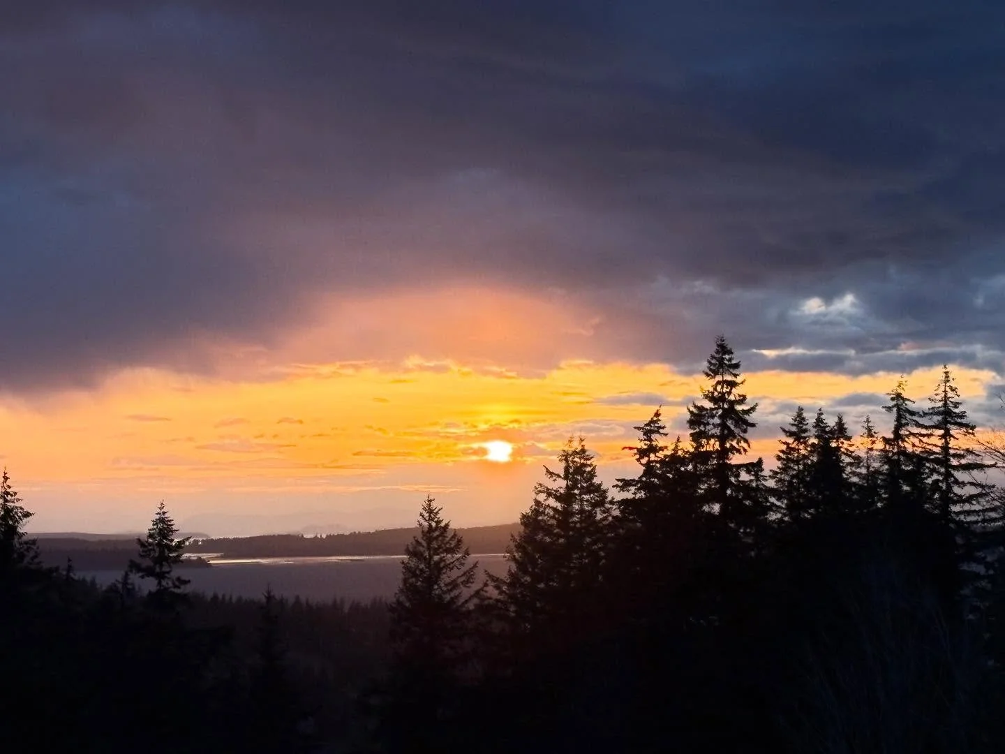 Going back to the spring for this groovy sunset. These were taken on April Fools but that sky was not foolin&rsquo; around! The clouds really made this one worth watching and getting to see this from my home makes it all the more amazing. 🌅