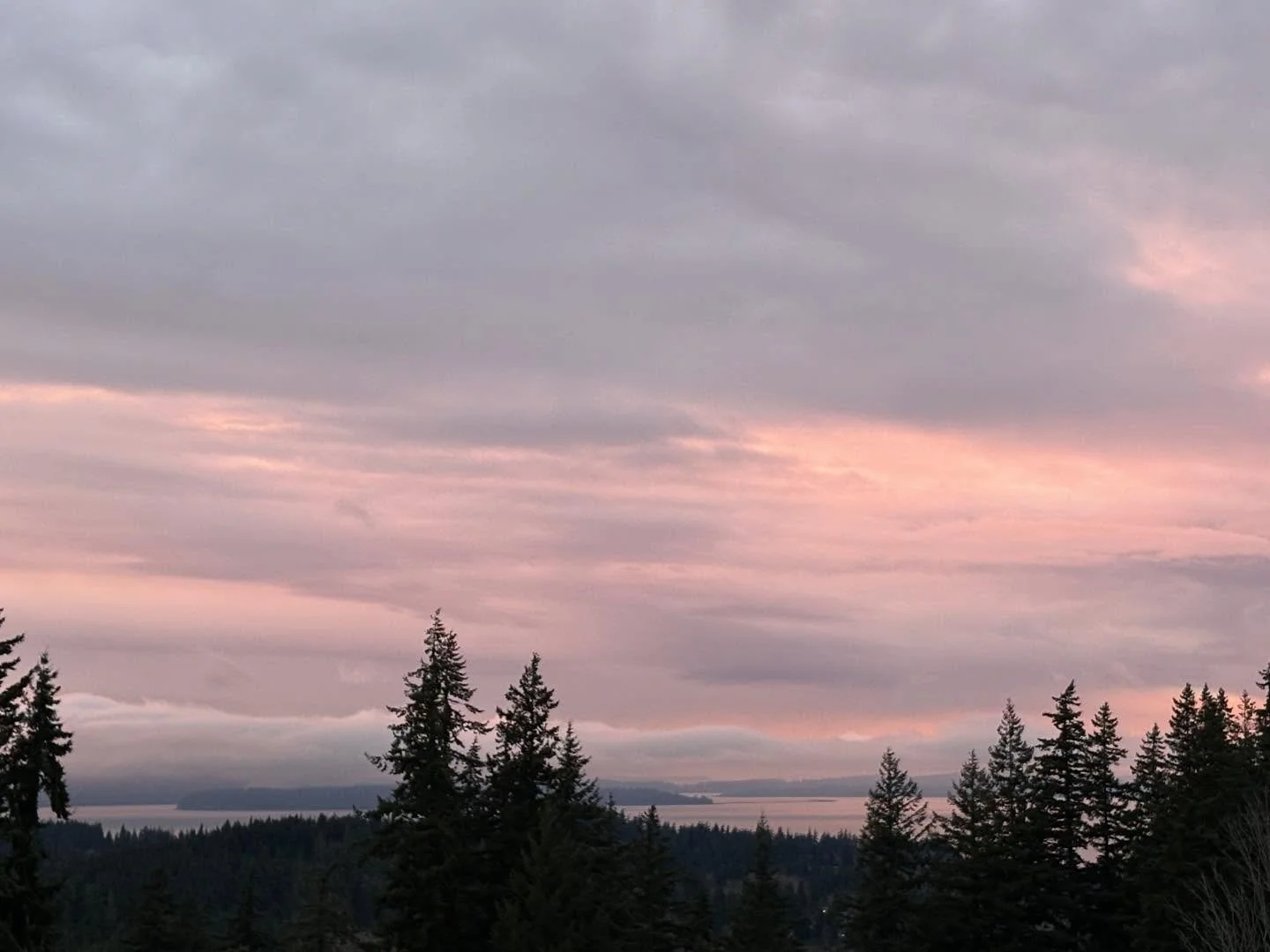 Sunset magic from Friday Dec 12th! The pink glow with the white puffy clouds over the islands were so striking! 🌅