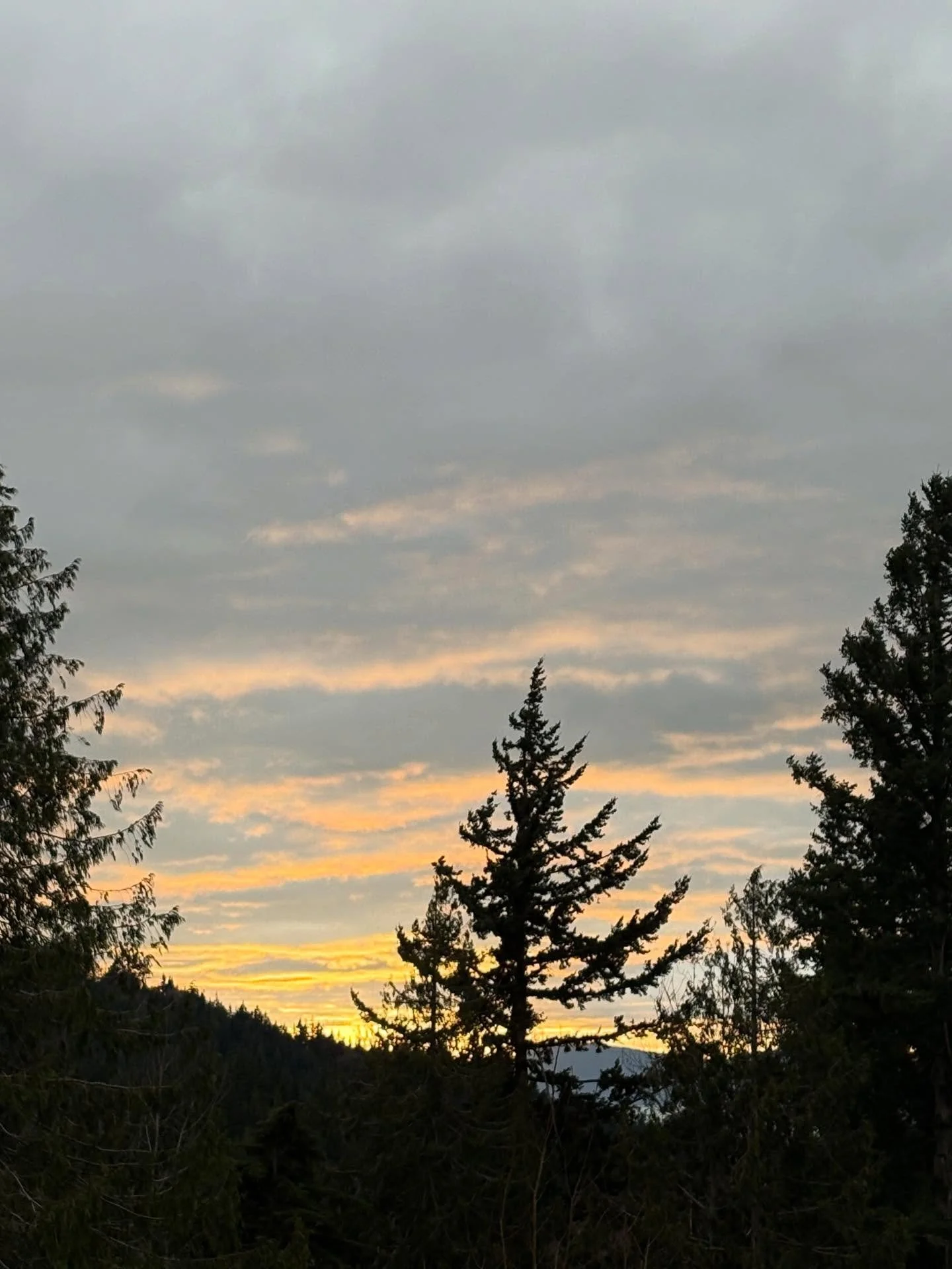 Winter Solstice sunset ripple clouds 🌥️
