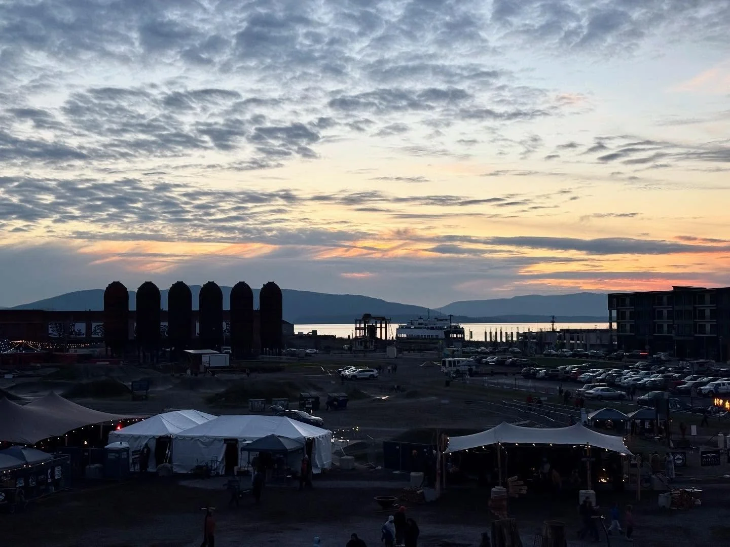 Every January, @paperwhalearts puts on @fire.and.story over three nights at the Bellingham Waterfront. The festival celebrates winter with a variety of song, storytelling, and multi-sensory experiences, centered around a collection of handcrafted woo