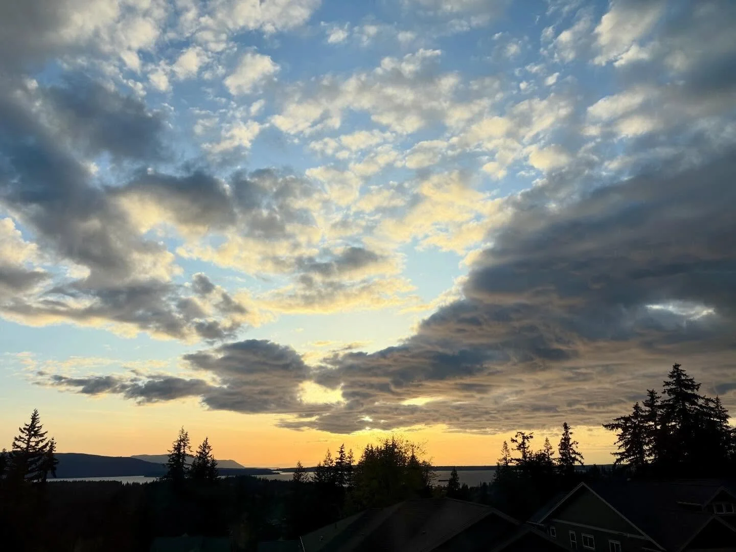 Last night&rsquo;s sunset (4/16) was definitely one of clouds showing off! I always love it when the bottoms light up with hints of colors, adding so much texture to the golden hour experience! Part 2 coming tomorrow, though there&rsquo;s a hint of a