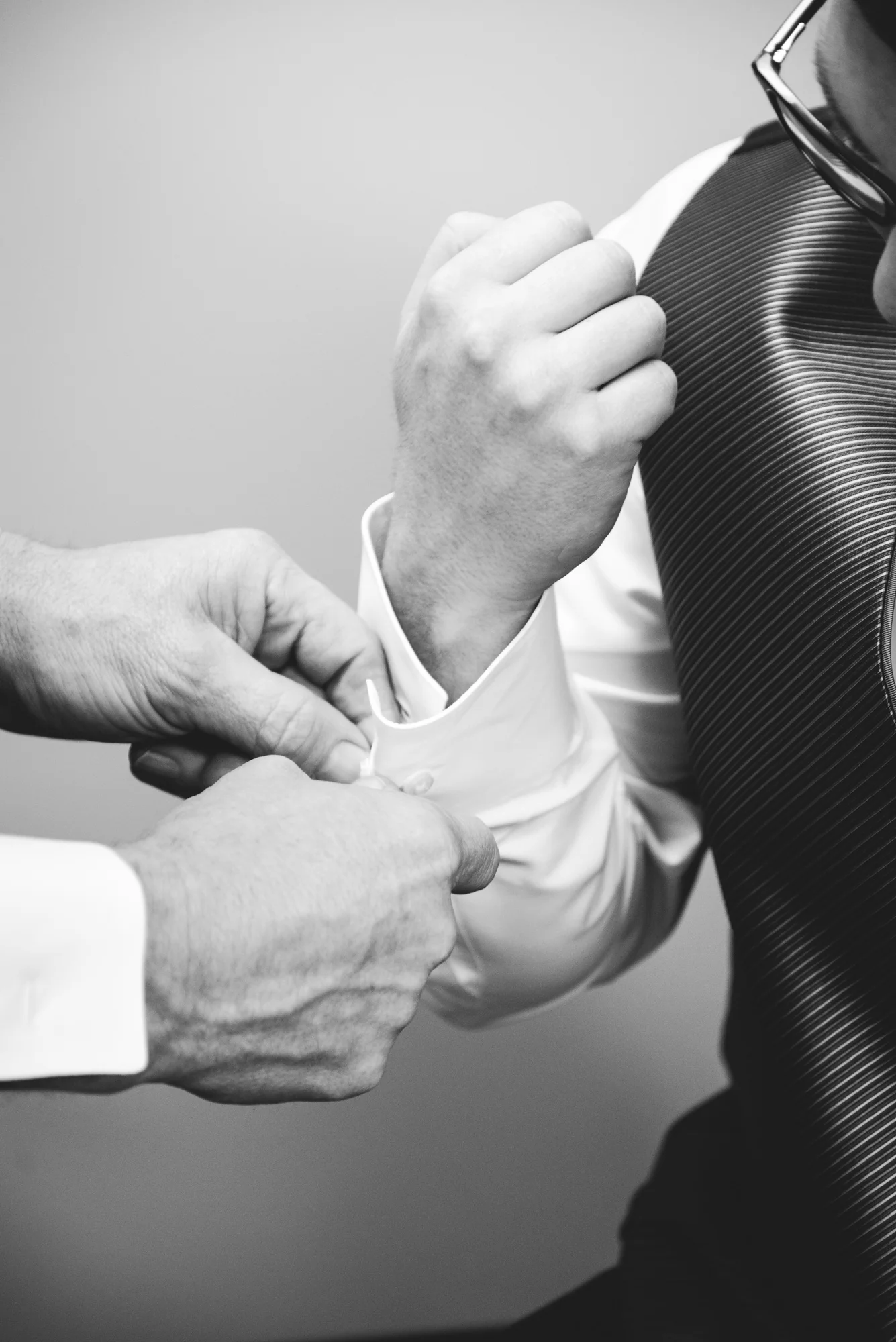 Shirt Cuff Buttoning-5088.jpg