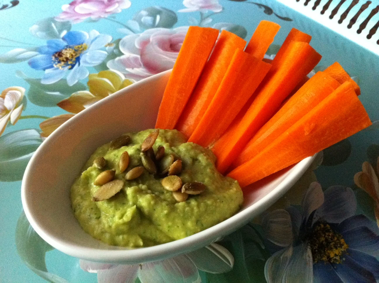 awnl spinach hummus.jpeg