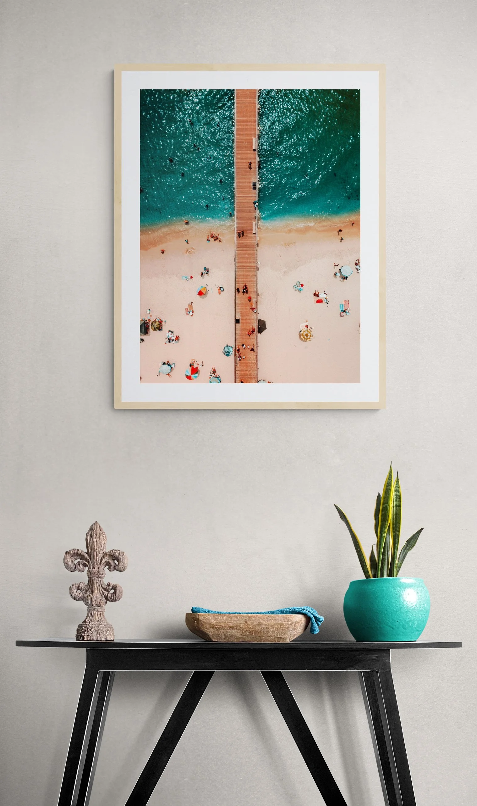 Hallway_Side_table_with_plant_and_ornaments (7).jpg