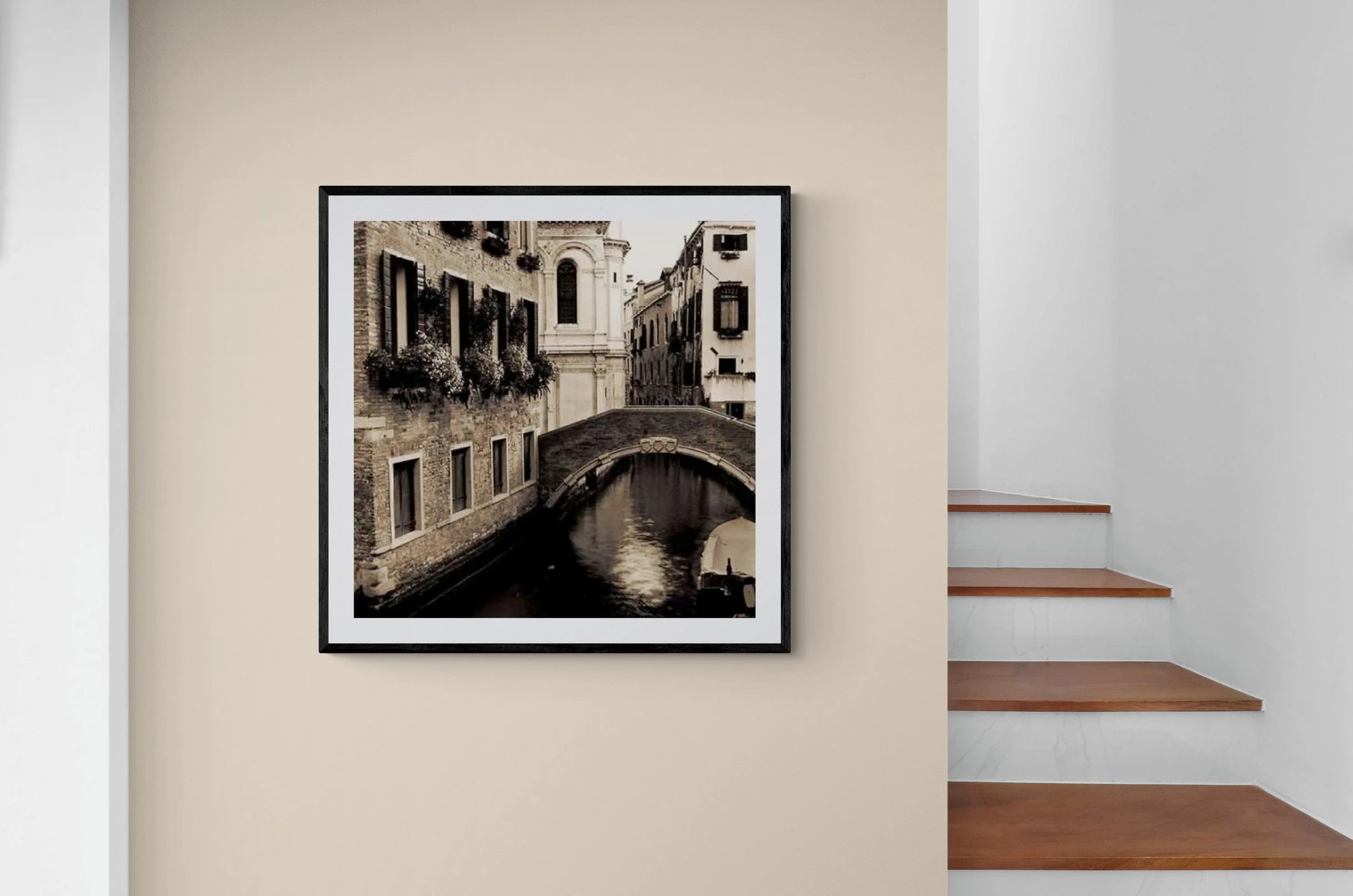 Interior_feature_wall_next_to_staircase (1).jpg