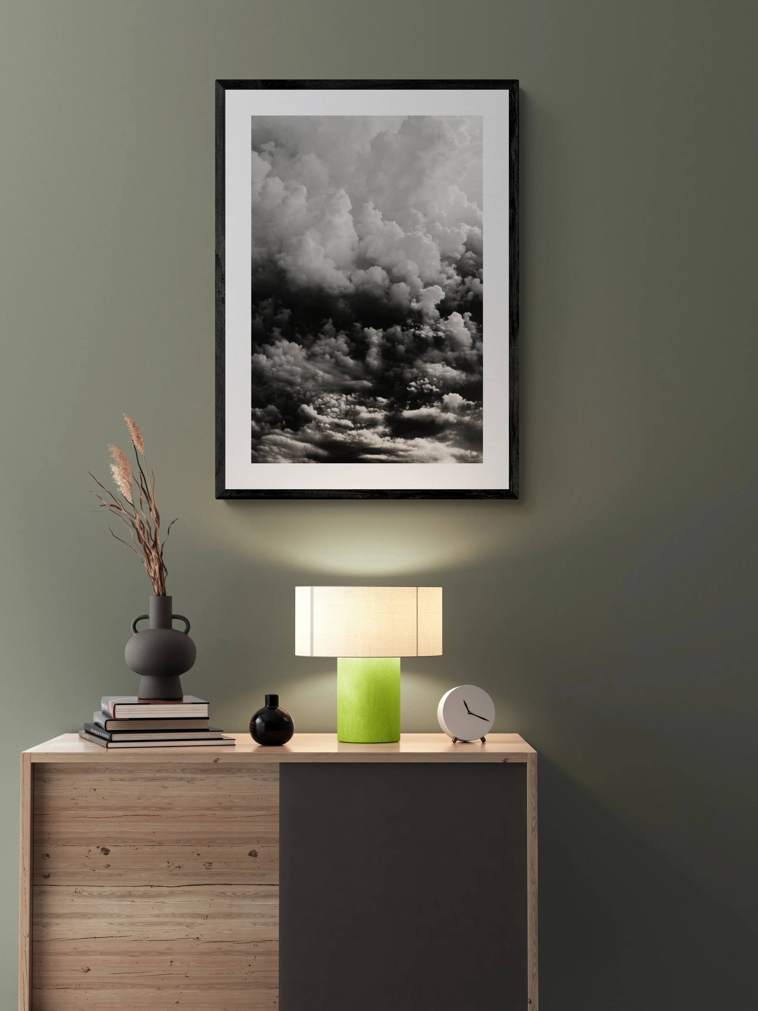Hallway_with_tall_cabinet_and_lamp.jpg
