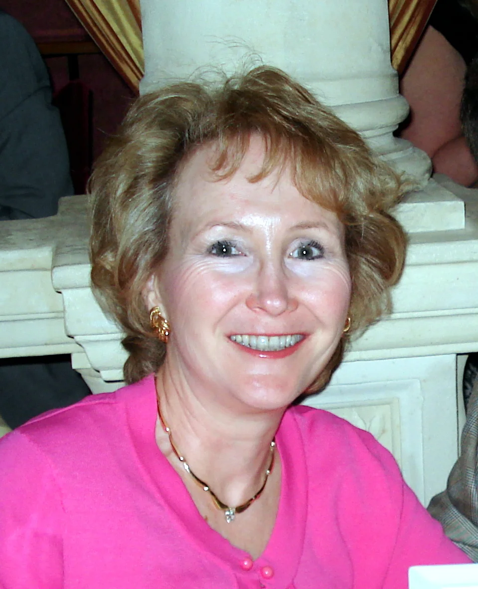 Dinah Fox (1).jpg