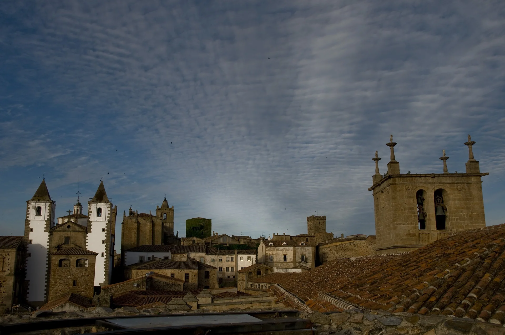 caceres-1569100_1920.jpg