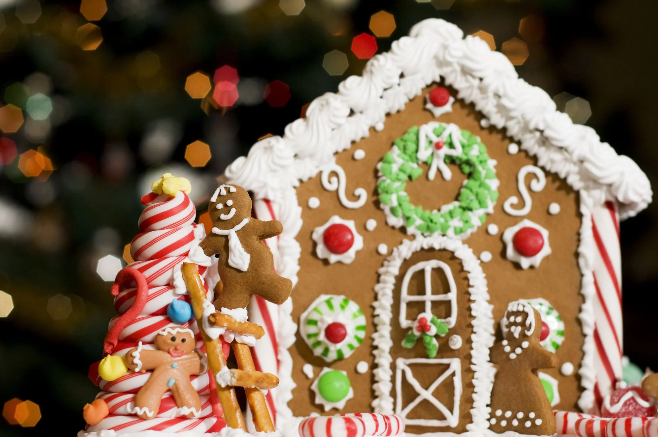 Gingerbread-house-GettyImages-182870806-58cbe8c25f9b581d72b46b05.jpg