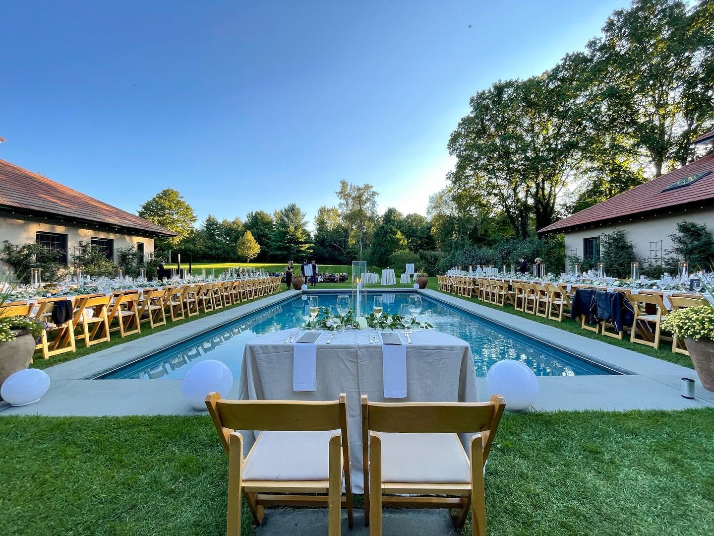 Picture yourself here, surrounded by love and laughter, with the beautiful Vermont scenery as your backdrop. Our poolside reception area is the perfect place to celebrate your special day in style.

Planner: @daltonevents 
Florist: @hyblfannindesign 