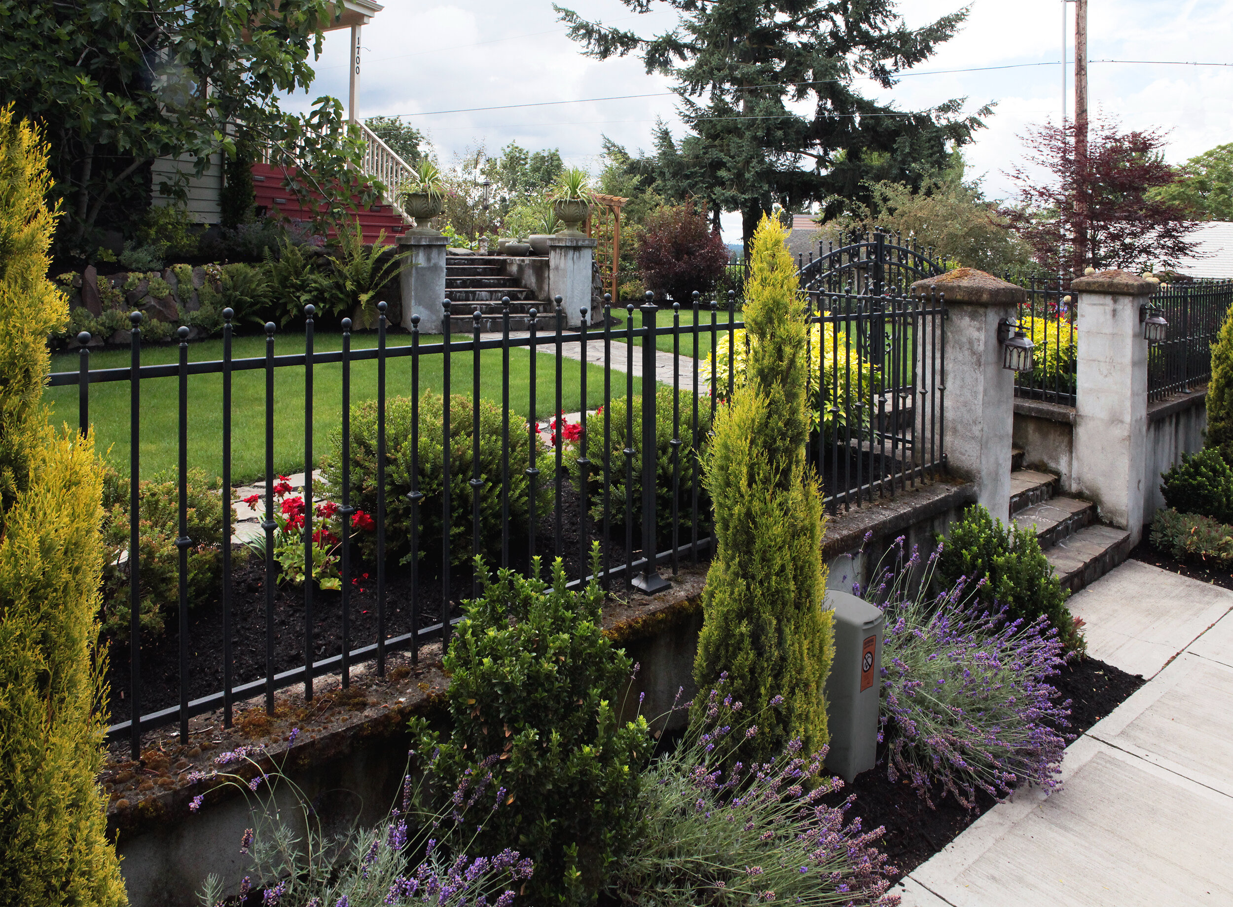 Traditional Style Sidewalk Garden for Craftsman Style Home, Vancouver, Washington
